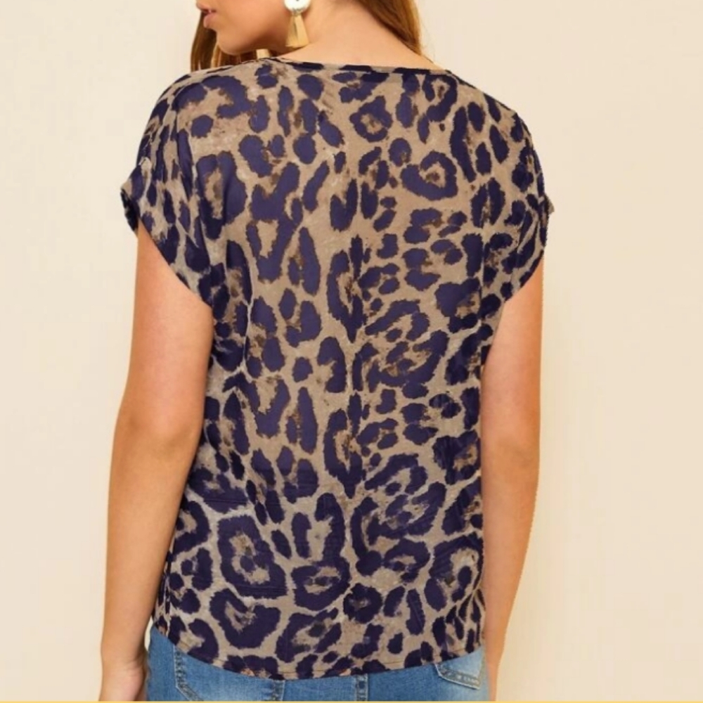 Cuffed Sleeve Leopard Print Top - Picture 2 of 3